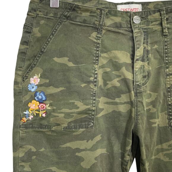 Driftwood Tabitha Camouflage Straight Leg Pant 29 Floral Embroidered Cropped - Picture 4 of 8